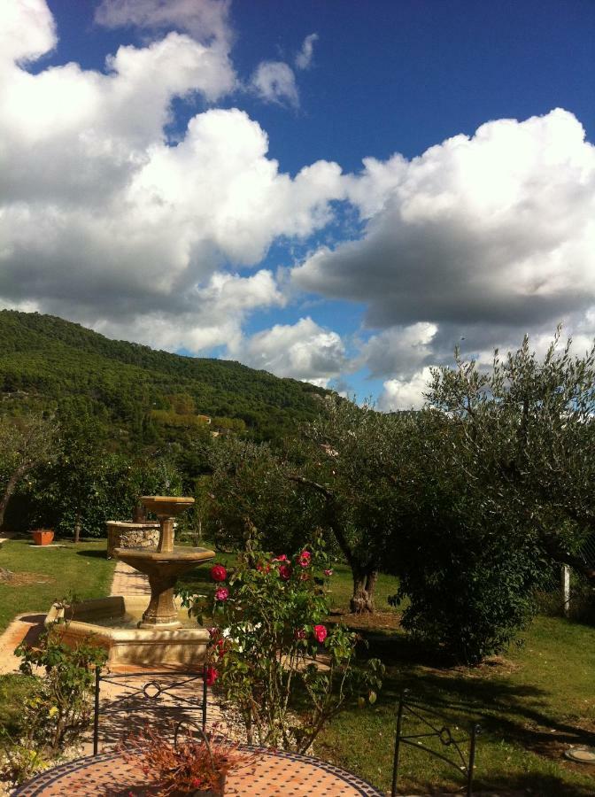 Les Cigales Des Pres Appartement Aups Exterior foto
